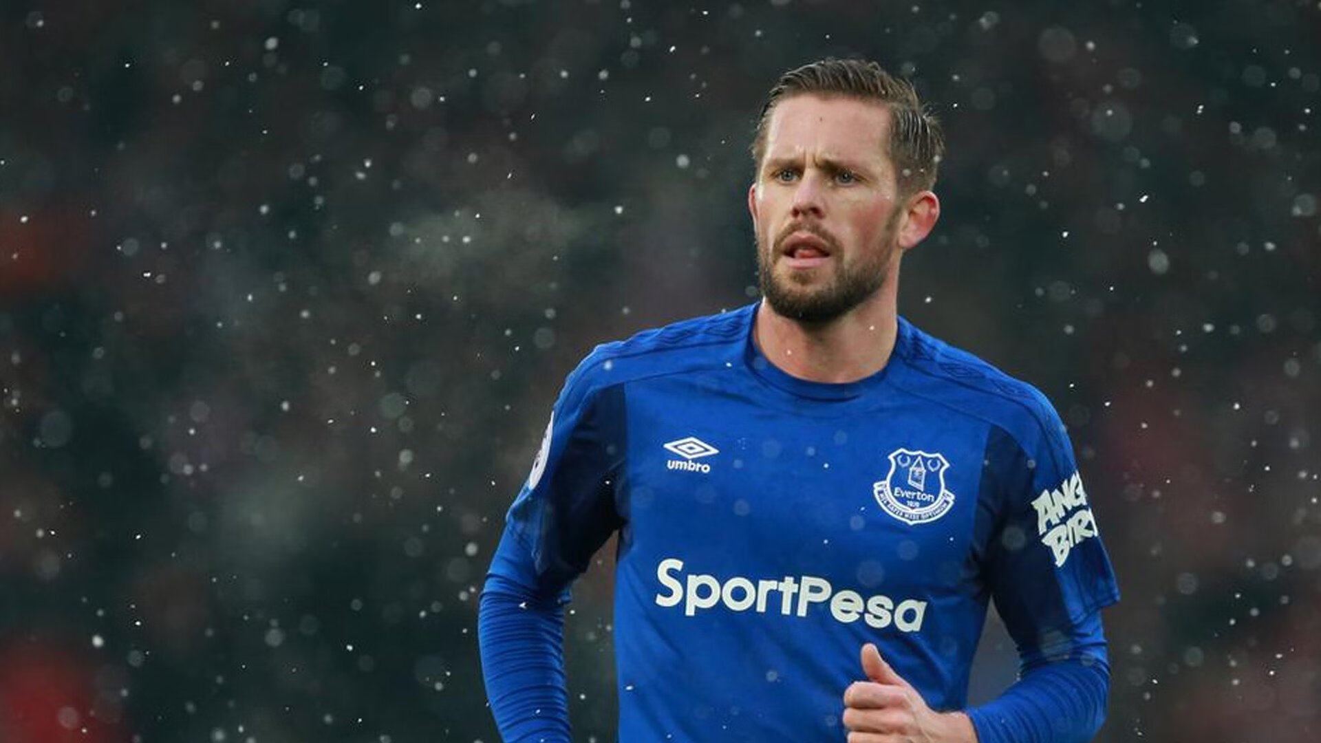 国足阵容年轻化战略初显成效，国足年轻中场